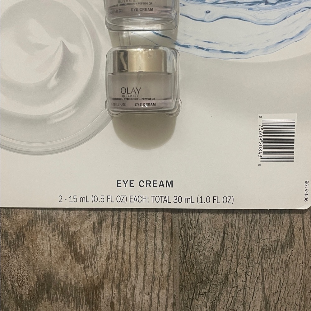 OLAY Ultimate Eye Cream with Silver Accents - Picture 3 of 3